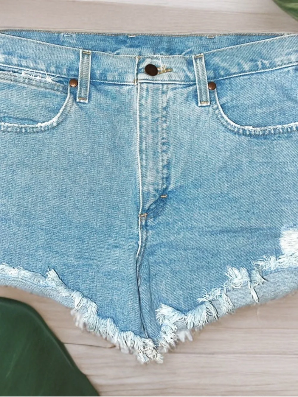 Wrangler High Rise Distressed Blue Denim Shorts Fits Size 11 - Picture 2 of 6